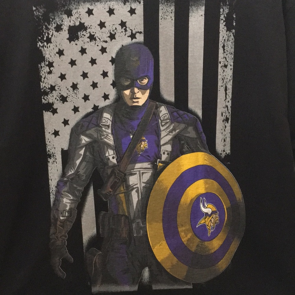 NFL (Minnesota Vikings) - Captain America TShirt